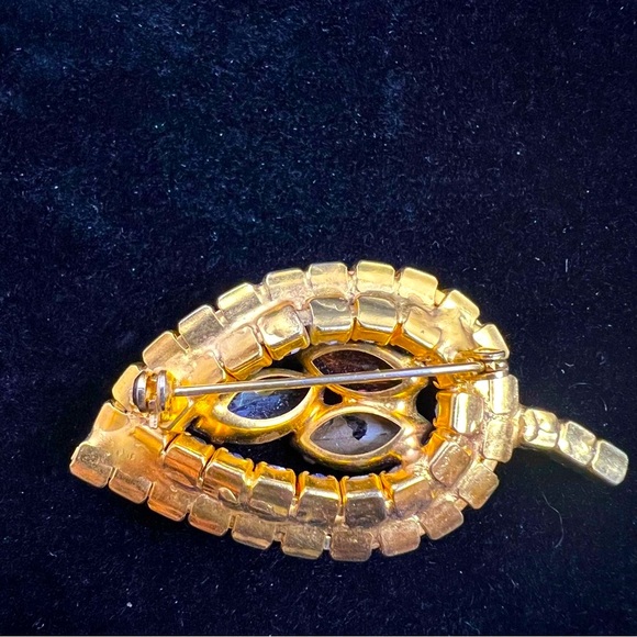 Vintage Prong Set AB Rhinestone Leaf Brooch w/ Gold Tone Setting - Picture 3 of 6